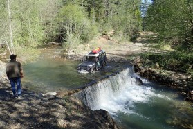 Adventure expedition: The group´s Landrover crosses a tributary of the Aoos in the Pindos mountains. 4 WD vehicles enabled access to remote corners of the river network, but in the end the scientists often had to hike anyway to reach the desired sampling sites.